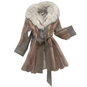 GORGEOUS Vintage Fur Coat!🤍💎